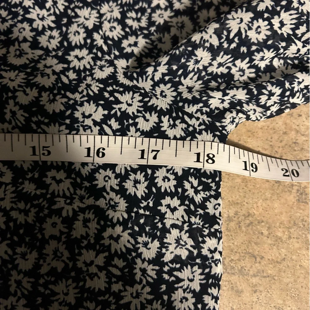 J Crew Factory Floral Navy and White short sleeve top - Picture 9 of 10